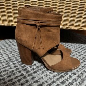 Crown vintage heels - cute for fall.  Size 9